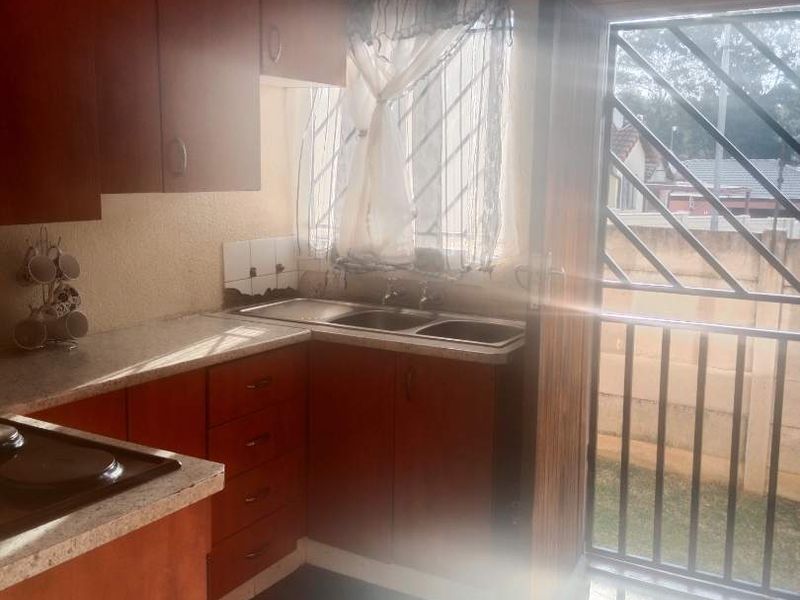 Spacious 3 Bedroom, 2 Bathroom Simplex To Let - Photo 10