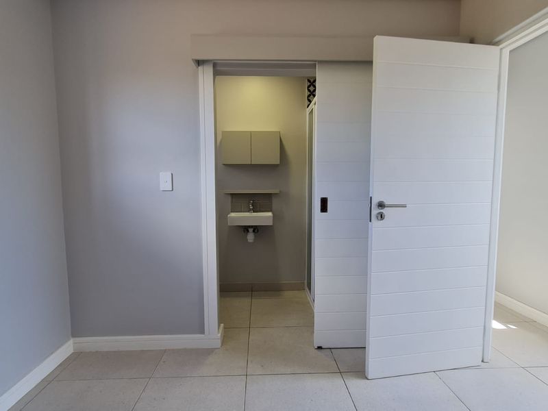 2 Bedroom Modern Apartment for long term rental - Photo 10