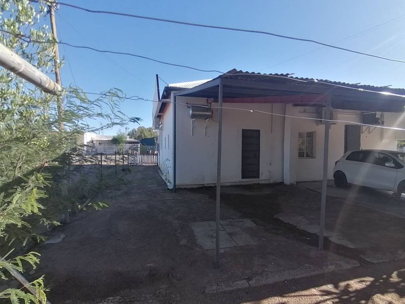 PERFECTLY LOCATED BUTCHERY WITH FLATLETS FOR SALE IN MARIENTAL – NAMIBA - Photo 6