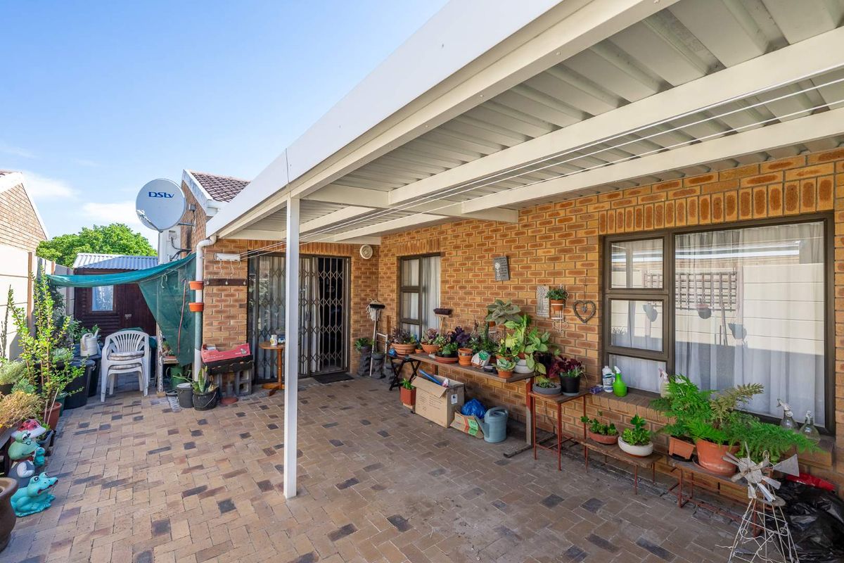 🌿 Spacious & Secure 3 Bedroom Family Home – Perfect Location! 🏡 - Photo 4