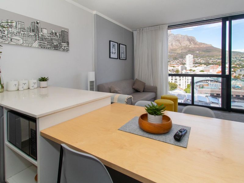 CITY LIVING WITH TABLE MOUNTAIN VIEWS - Photo 6