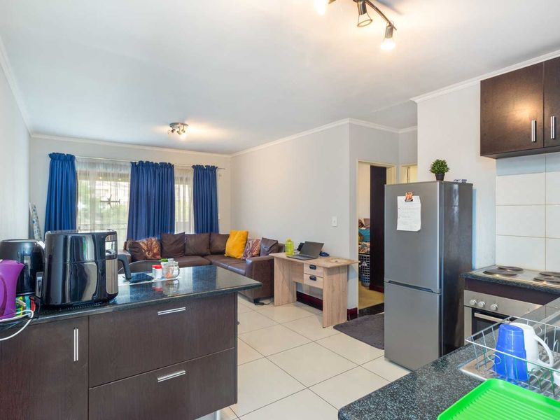 Luxury 1-Bedroom Apartment for Sale in Phoenix View Estate, Midrand - Photo 6