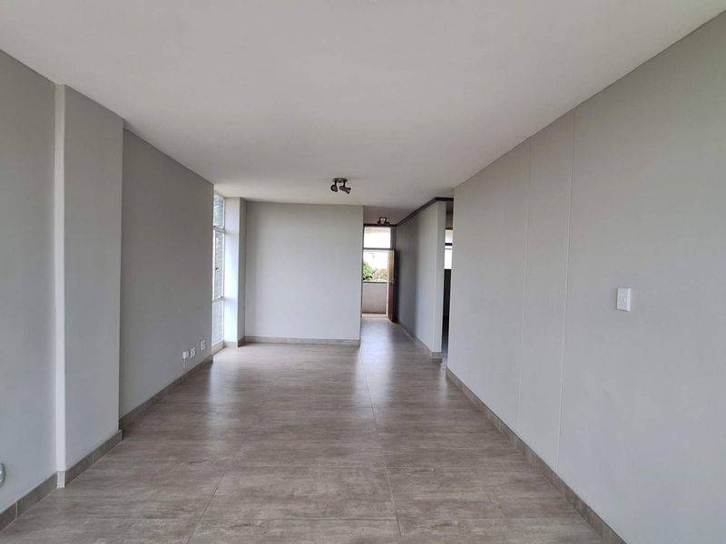 Spacious, newly renovated 2 bedroom apartment in Roodepoort - Photo 9