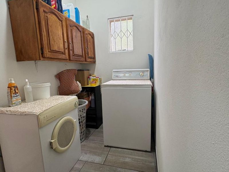 Immaculate Family Home with Exceptional Features & A Family's Dream Backyard - Photo 7