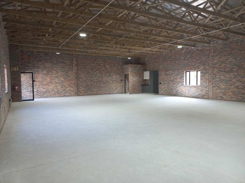 Single level warehouse space, Fairview. Available immediately! - Photo 6