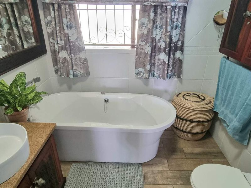 COUNTRY FEELING AT THIS PRIME LOCATION - Photo 4