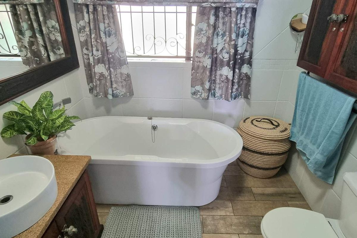 COUNTRY FEELING AT THIS PRIME LOCATION - Photo 4