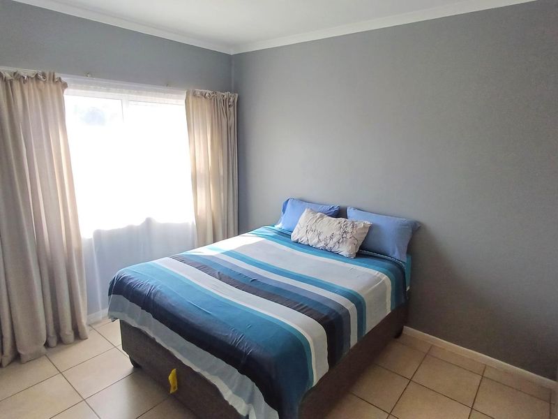 Top floor 2 bedroom apartment in a standalone building within Silverstream - Photo 5