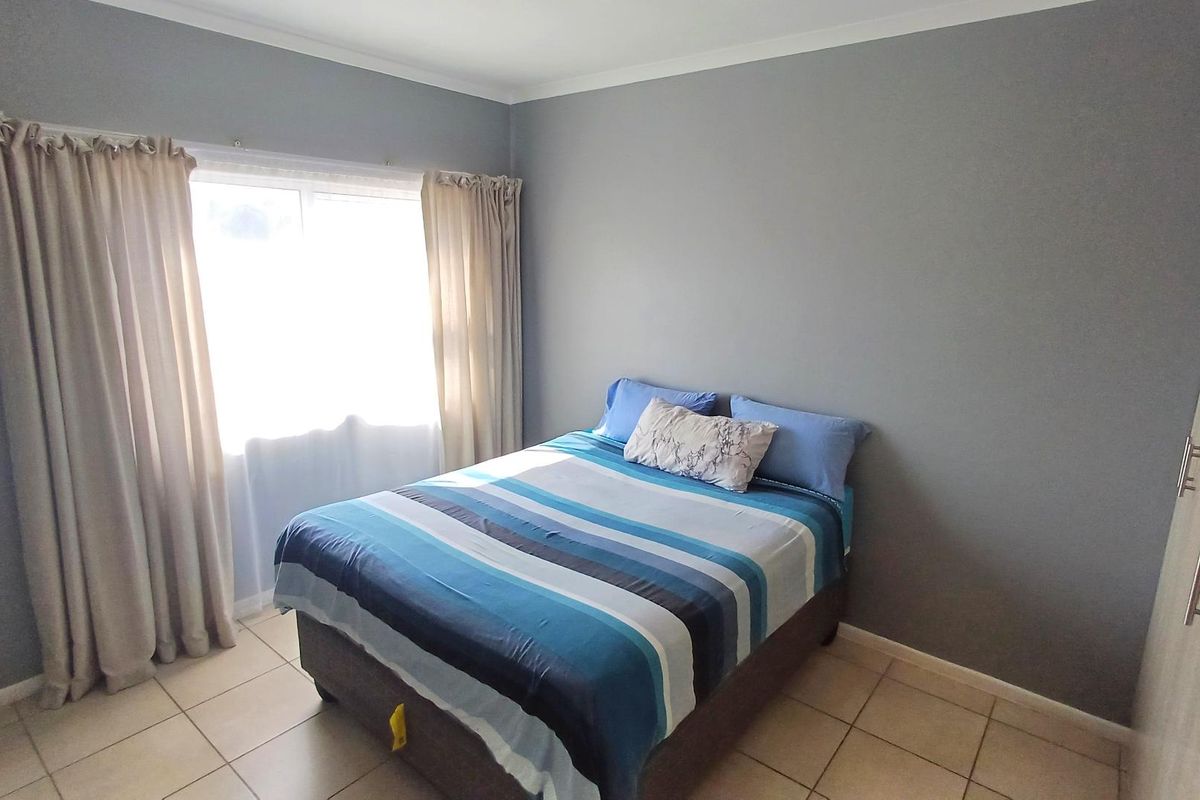Top floor 2 bedroom apartment in a standalone building within Silverstream - Photo 5