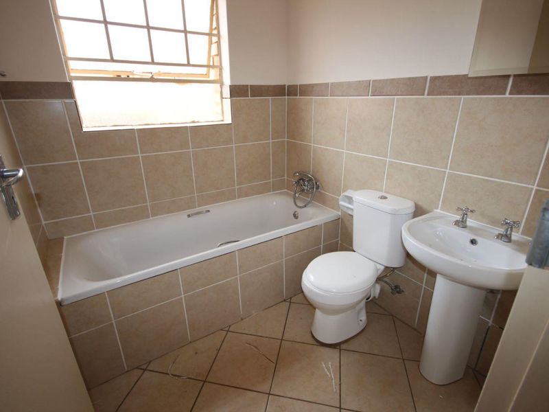 Perfect 2Bedroom Ground Floor Apartment!! - Photo 6