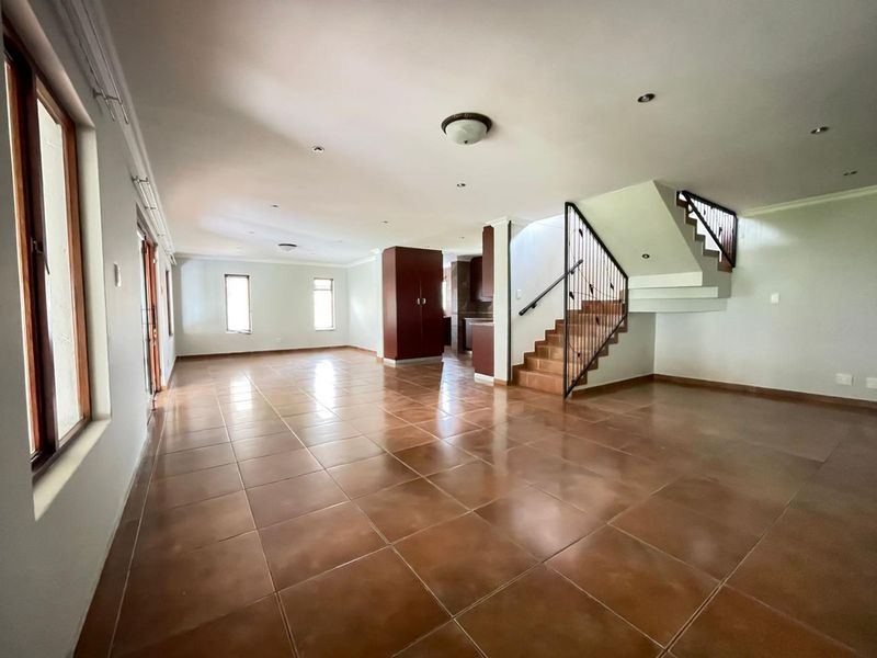 BEAUTIFUL FAMILY HOME FOR SALE IN AMBERFIELD RIDGE ESTATE!!! - Photo 5
