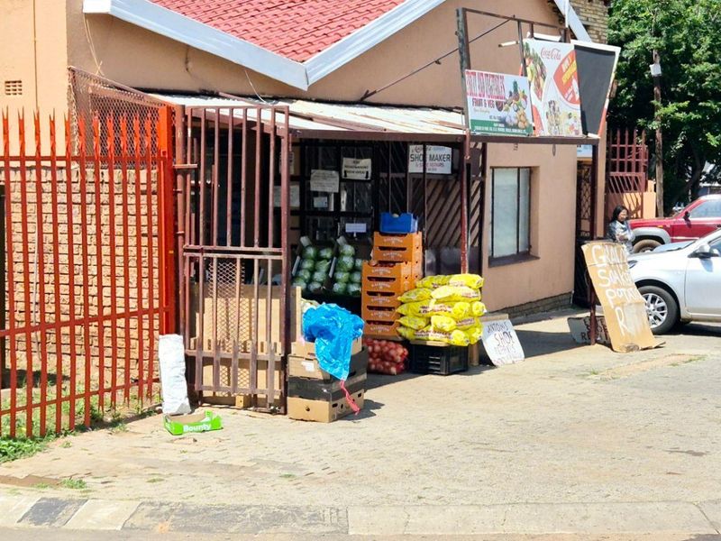 Excellent Investment Opportunity – Mixed-Use Commercial Property - Photo 7