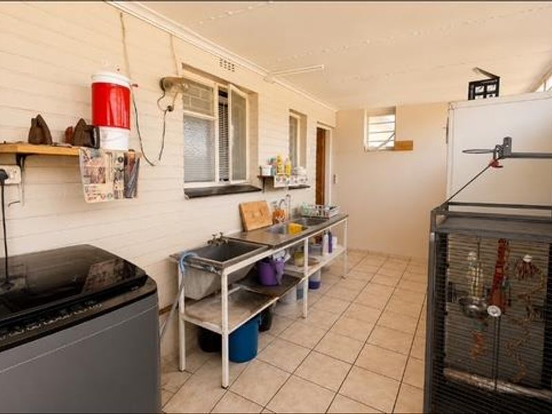 Space, Comfort & Endless Potential - Photo 4