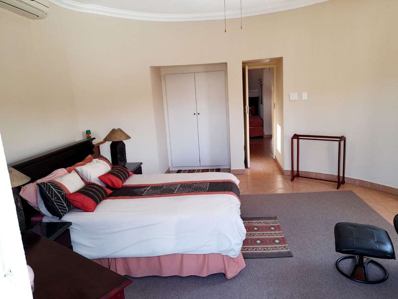 8 Sleeper House in Game Lodge - Photo 9