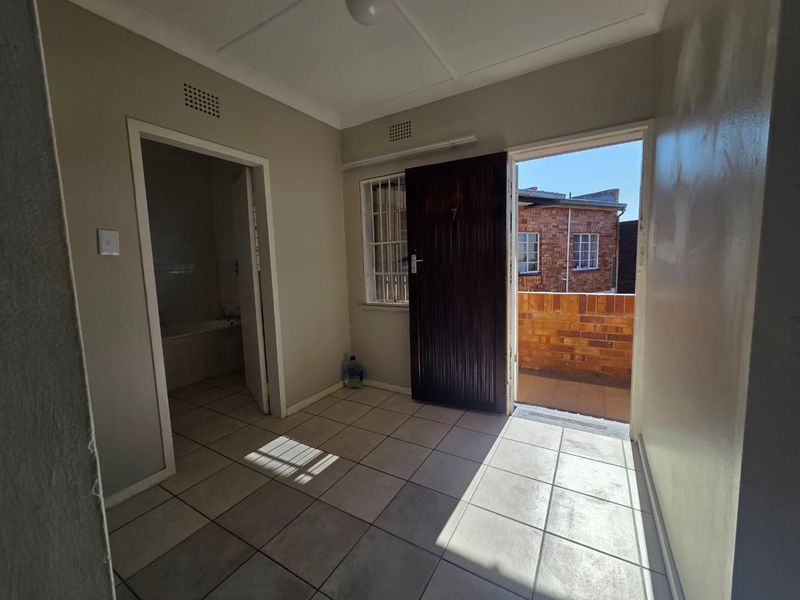 Spacious Flatlet to Rent in the Prime of Horison on 2nd floor - Photo 3
