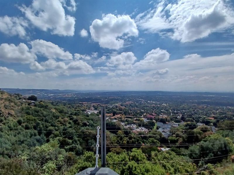 Modern 2-Bedroom Townhouse with Spectacular Views in Northcliff - Photo 3