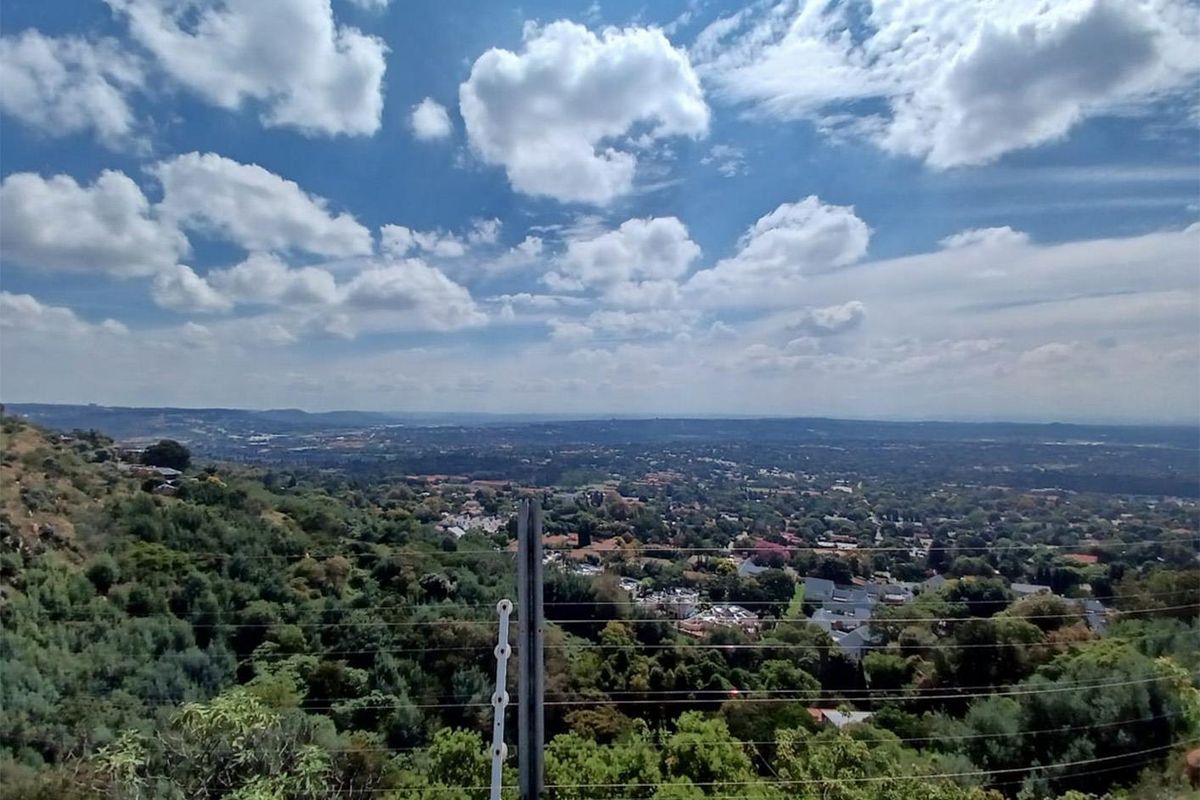 Modern 2-Bedroom Townhouse with Spectacular Views in Northcliff - Photo 3