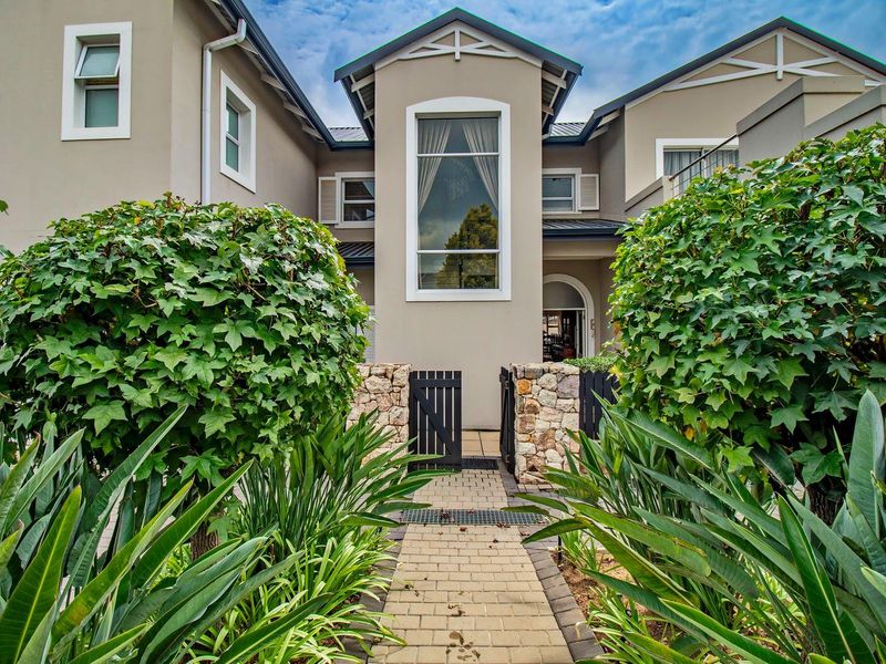 DISTINCTIVELY UNIQUE & CLASSICAL - Photo 6