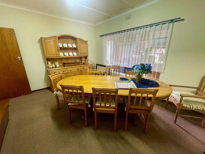 Beautiful 4 bedroom house with a flat for sale - Photo 8