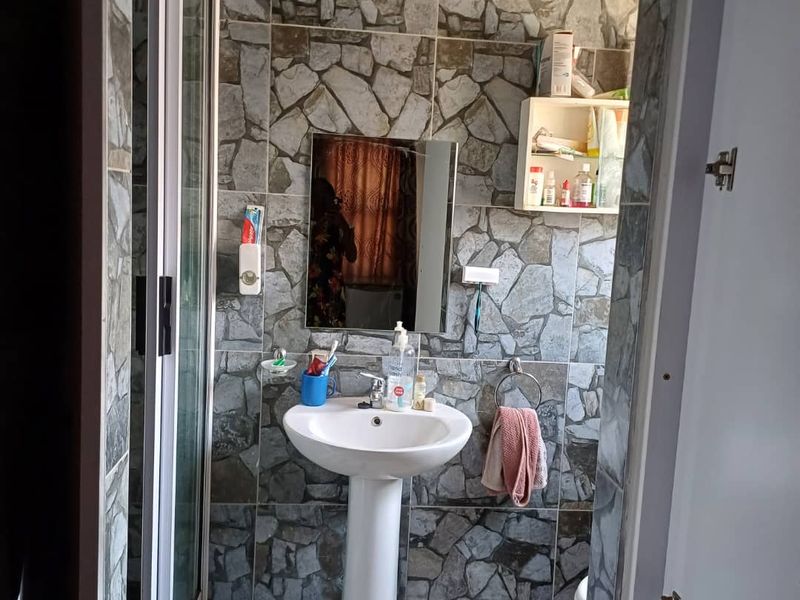 MODERN 3 BEDROOM HOUSE FOR SALE 10KM OUT OF WINDHOEK, BRAKWATER AREA: THORN VALLEY ESTATE - Photo 5