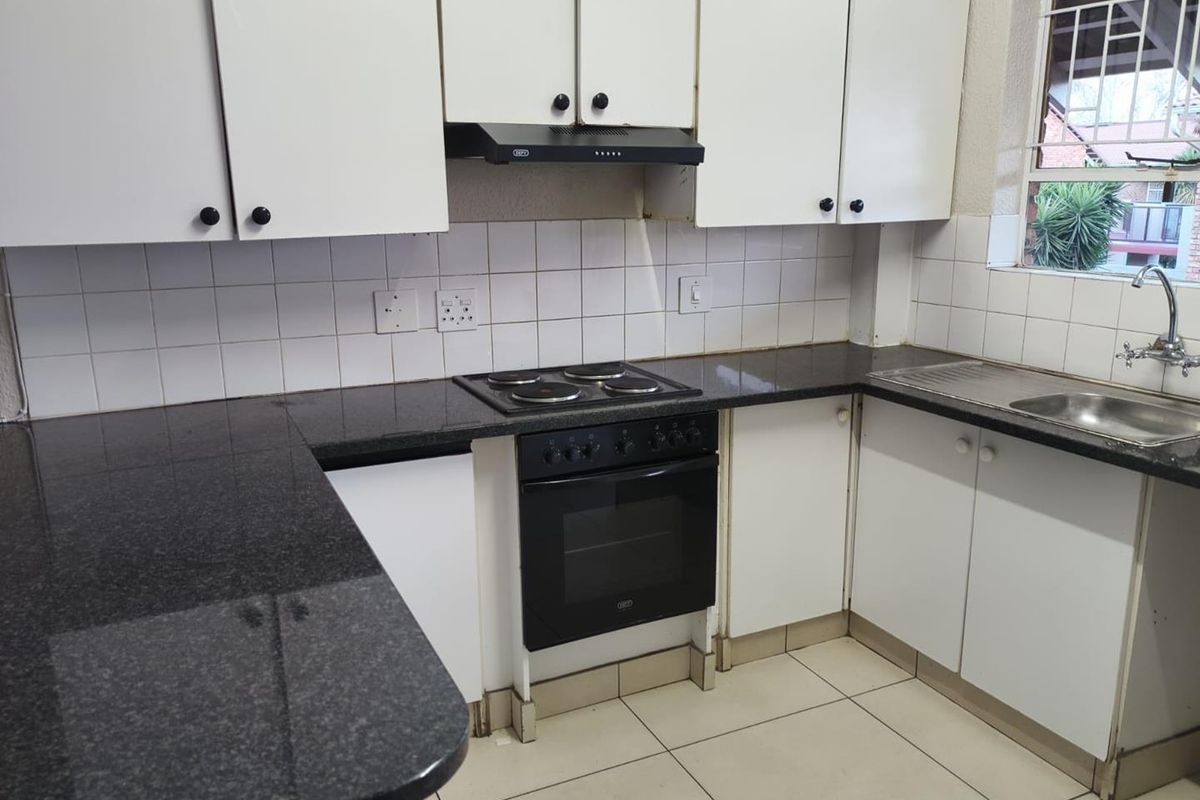 2 Bedroom first floor, with spacious/private balcony in great Complex - Photo 4