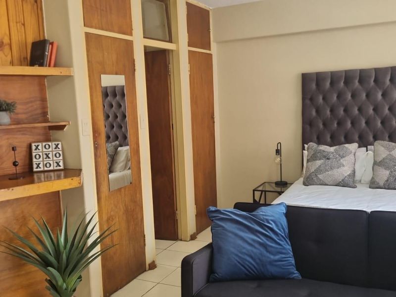 BRAAMFONTEIN,BACHELOR UNIT,R375000 - Photo 7