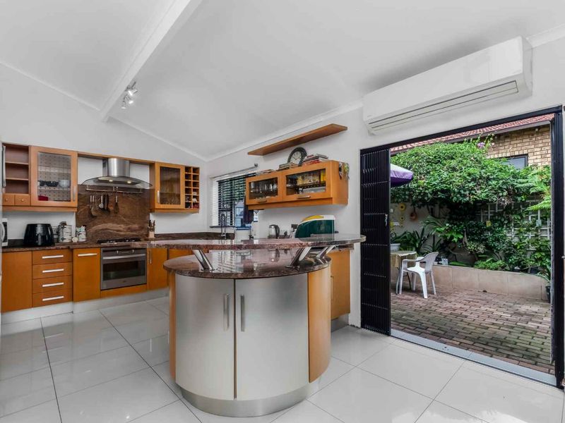 SINGLE-LEVEL LIVING IN A SECURE COMPLEX – THIS CAN BE YOUR NEXT HAPPY PLACE - Photo 4