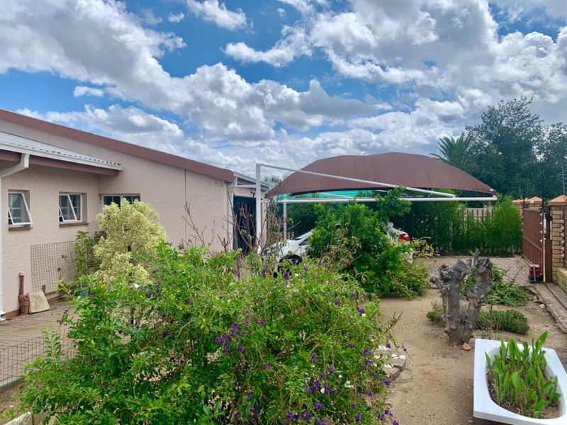 For Sale: Spacious Family Home in Okahandja – Prime Location! - Photo 2