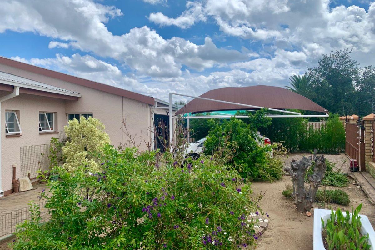 For Sale: Spacious Family Home in Okahandja – Prime Location! - Photo 2