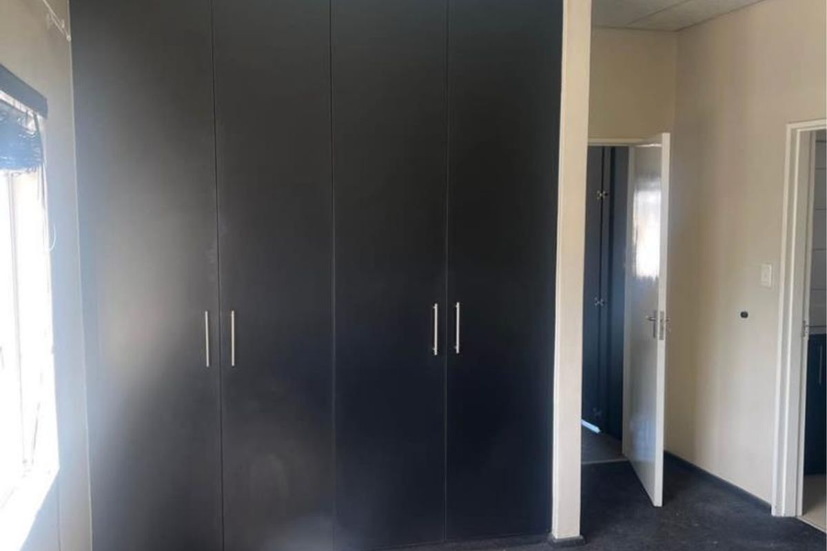 Double Storey Office Space To Let - Photo 4