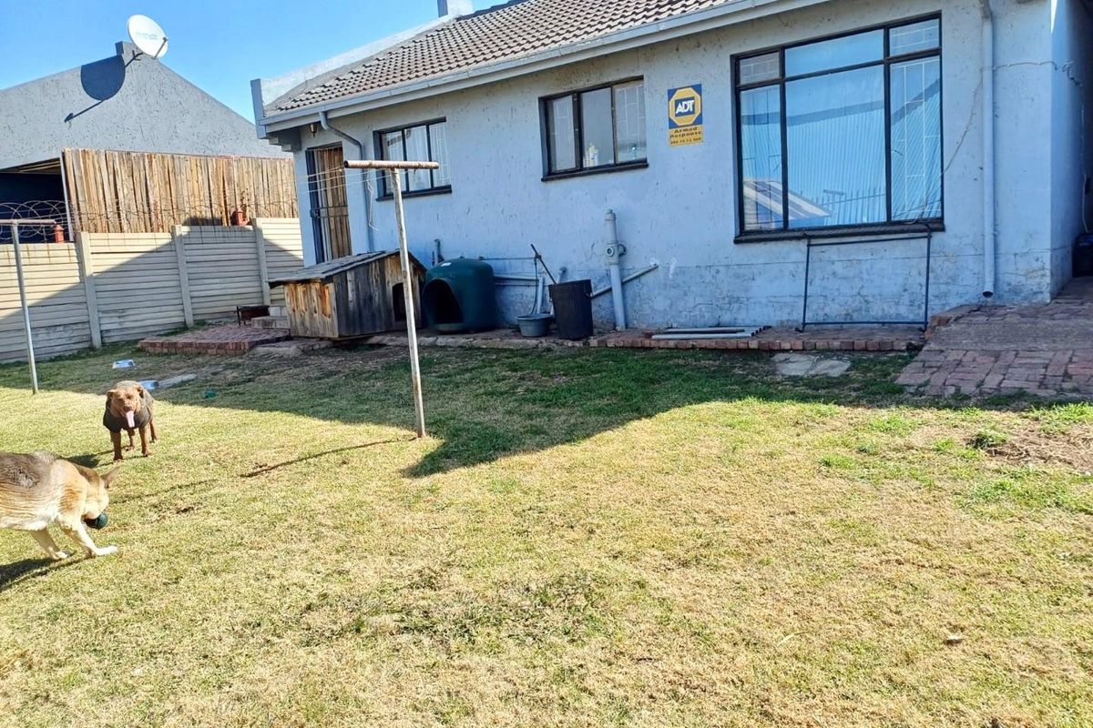 Three Bedroom House For Sale! - Photo 5