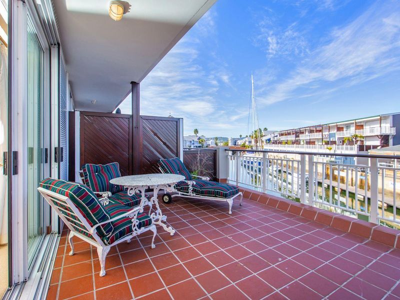 One Bedroom Apartment Situated on the Canals with 5KWatt back-up power - Photo 10