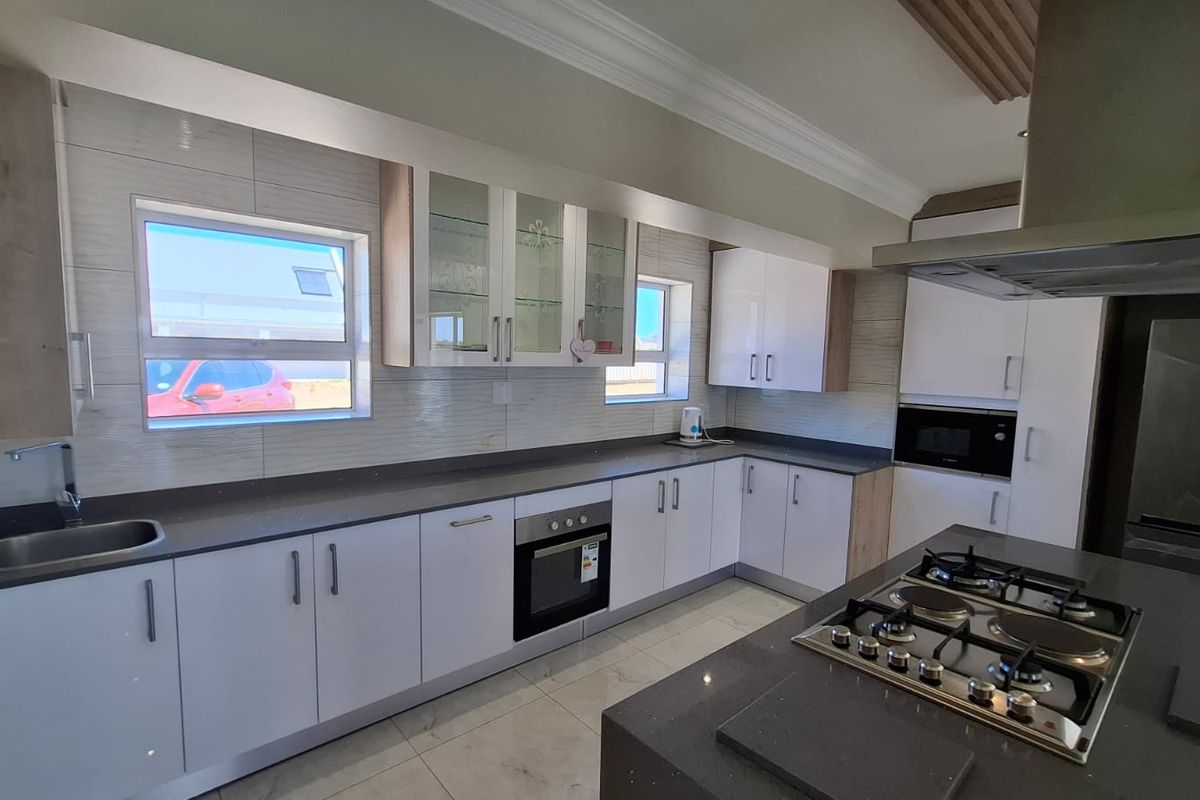 Chic Coastal Home: Style and Comfort in Witsand - Photo 4