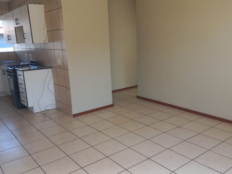 24 hour security complex, 2 bedroom spacious unit in Comet on first floor - Photo 7