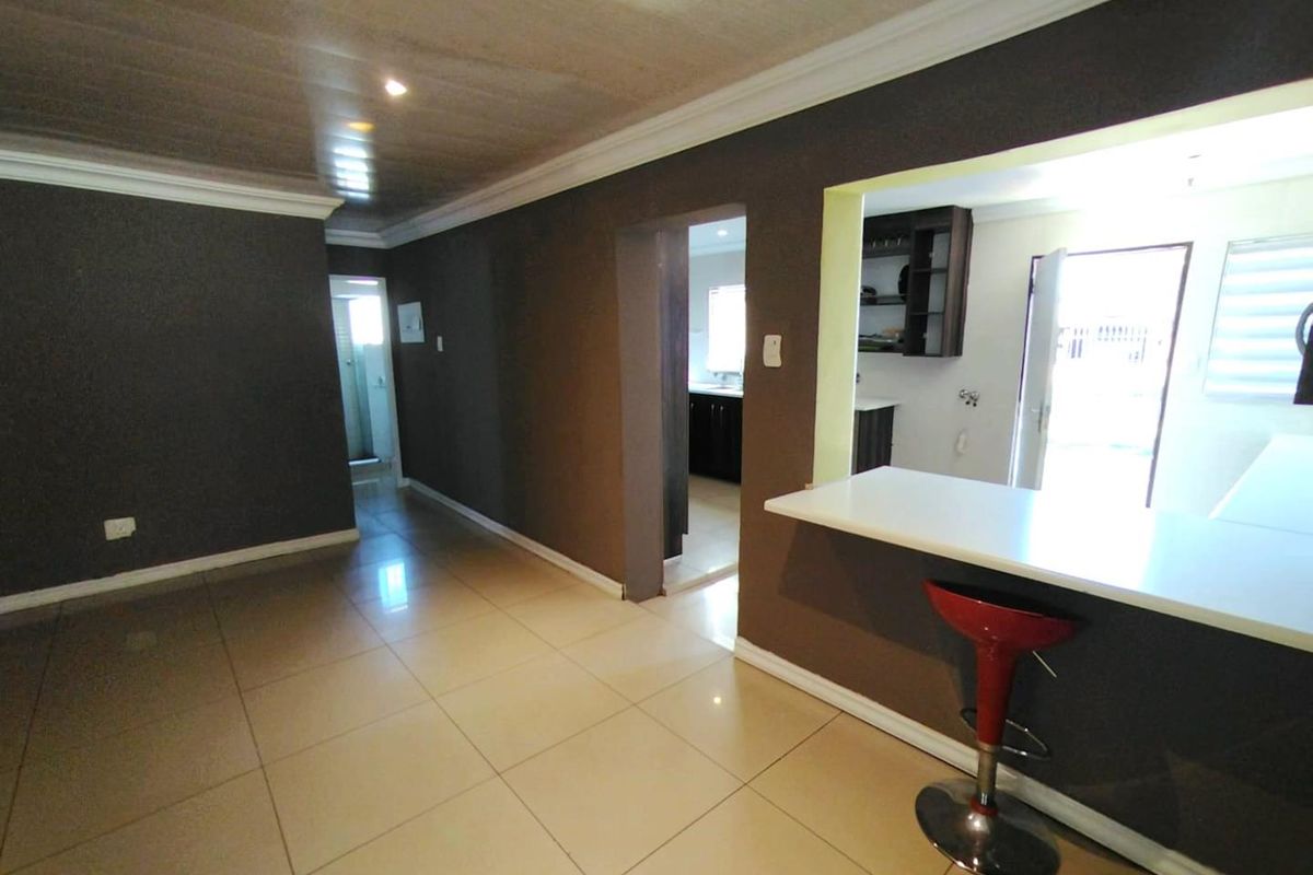 Three bedrooms house for sale in Elandspoort - Photo 5