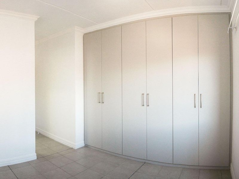 Modern Upstairs Unit - Available 1 November 2024 - Photo 5