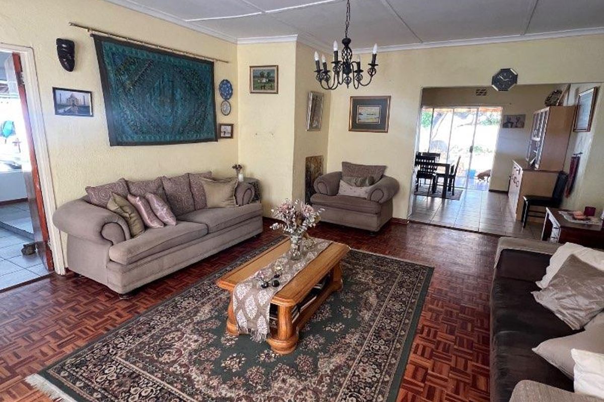 7 Bedroom House For Sale In Oakdene, Kuils River - Photo 5