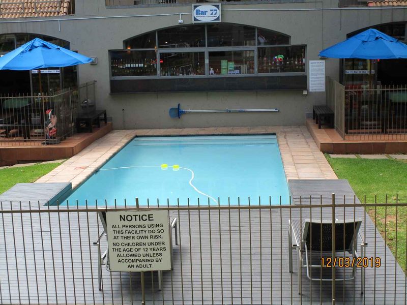 SOPHISTICATED 2 BED APARTMENT AT 77 ON GRAYSTON - Photo 3