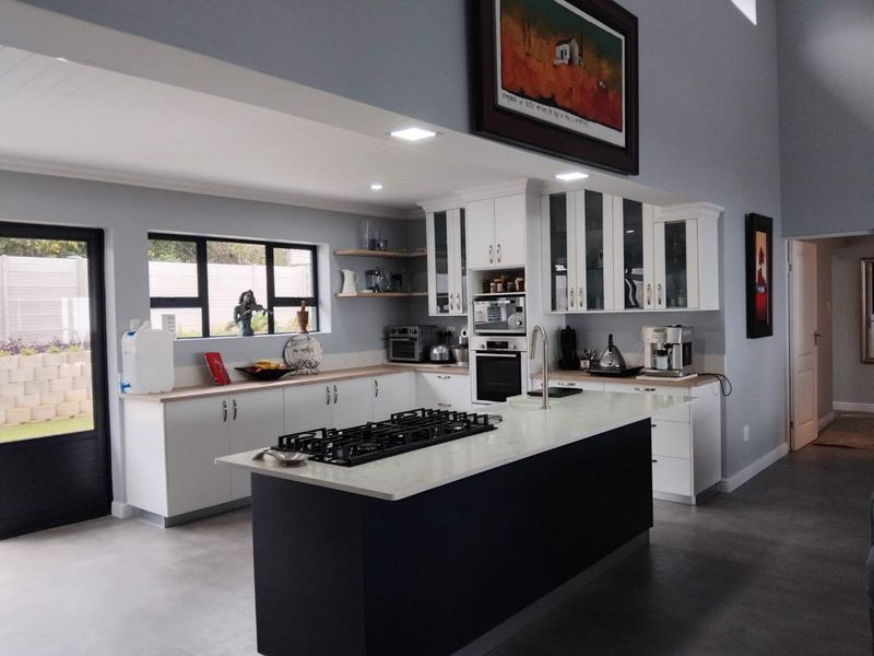 EXCEPTIONAL LOW MAINTENANCE GEM - Photo 3