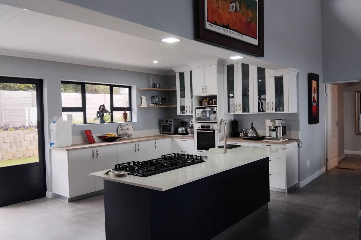 EXCEPTIONAL LOW MAINTENANCE GEM - Photo 3