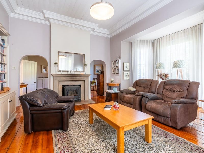 Heritage home in walking distance from Rondebosch’s finest schools! - Photo 7