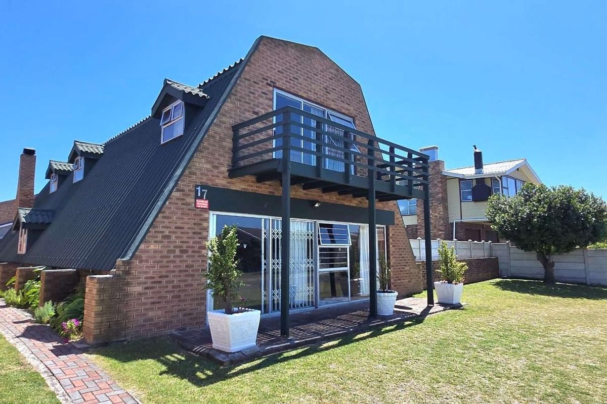 Spacious Coastal Dual Living Home with Distant Sea Views in Franskraal - Photo 2