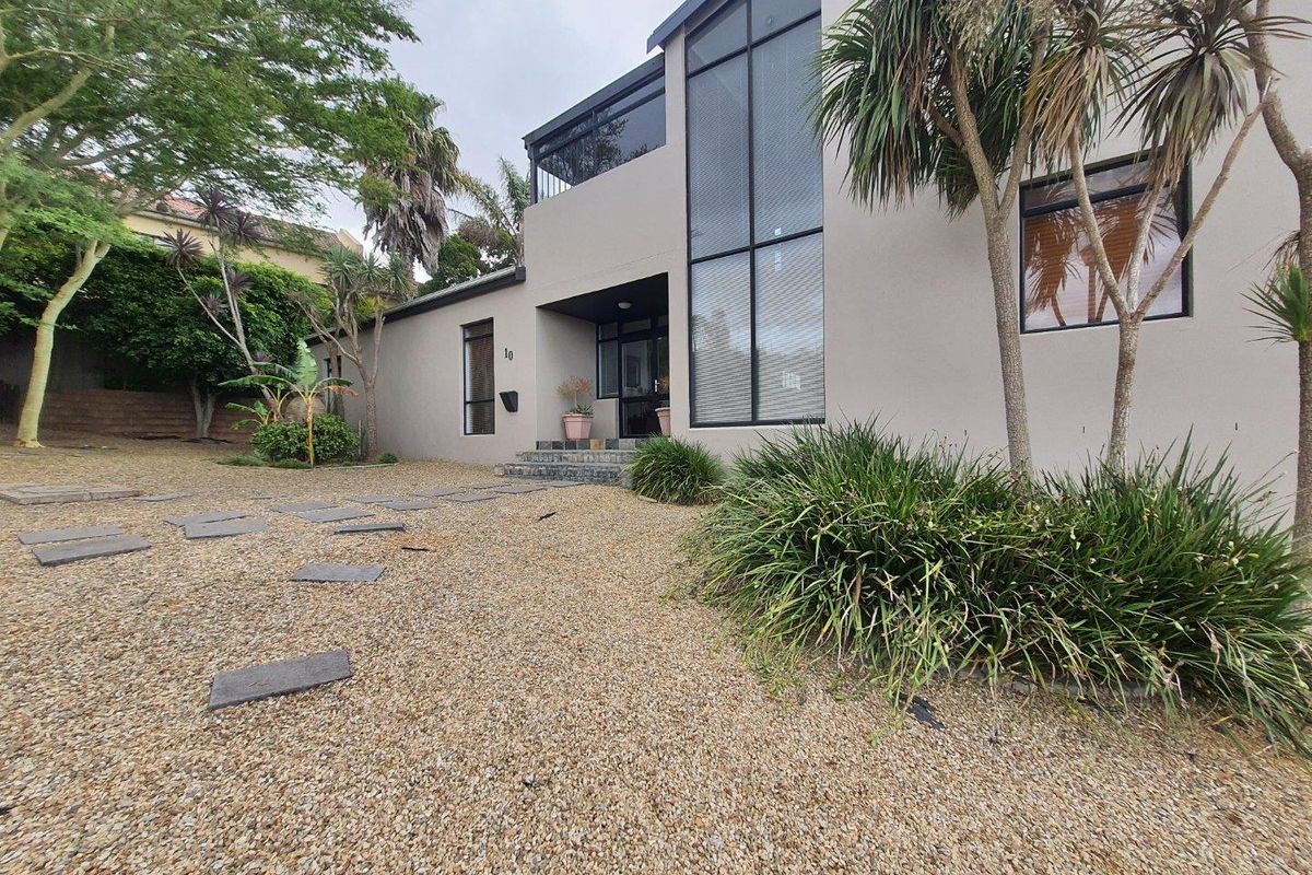 Spacious 3 Bedroom double storey family home with 1 bedroom flat to rent in Oude Westhof - Photo 2
