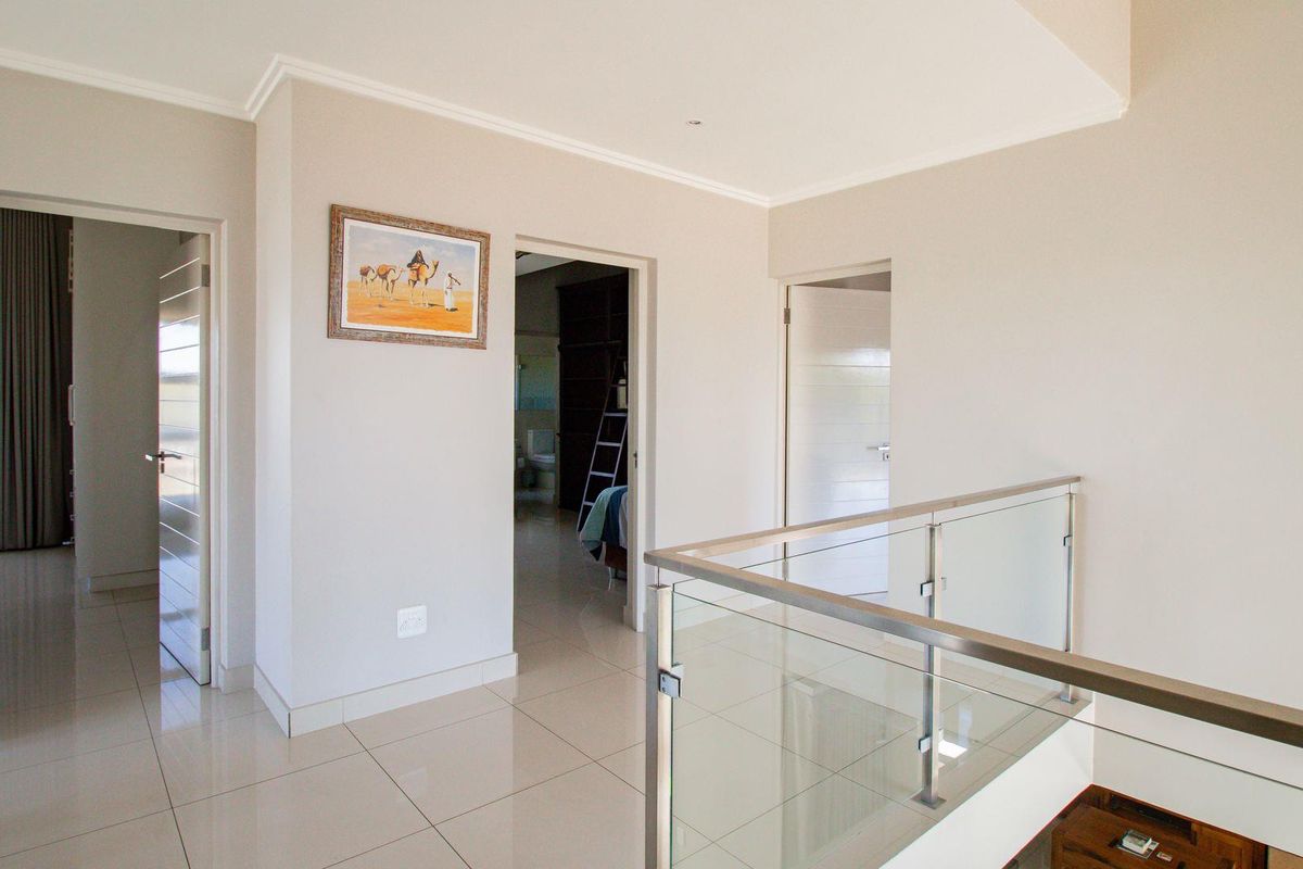 Gorgeous 4 Bedroom Home in La Como lifestyle estate - Photo 5