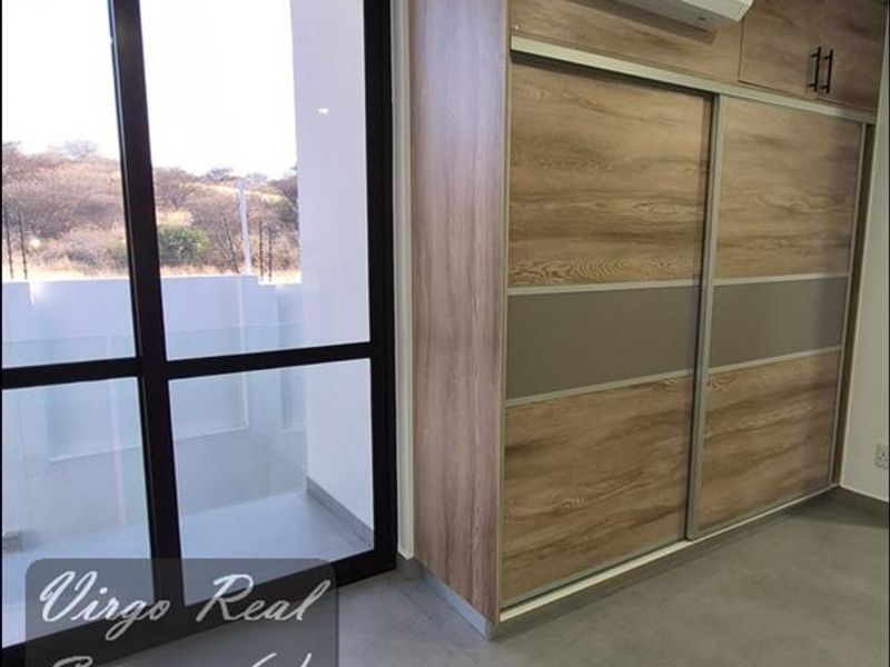 LUXURY TOWNHOUSE TO RENT-  Auasblick, Windhoek - Photo 3
