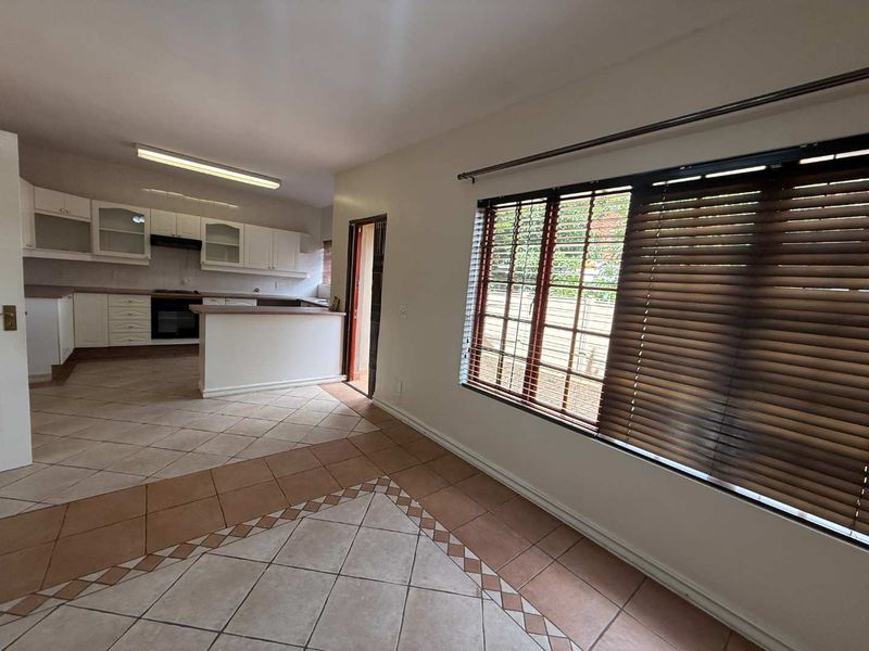 Spacious, Immaculate Duplex Townhouse Bordering Florida Park - Photo 5