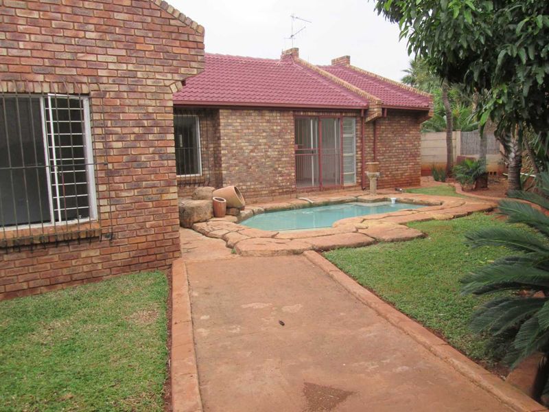 A 3 BEDROOM HOUSE TO RENT IN DOORNPOORT - Photo 3