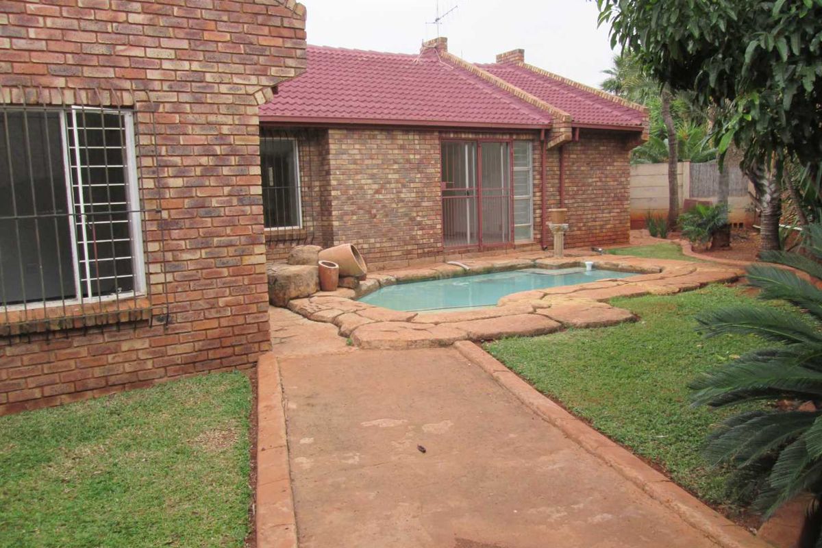 A 3 BEDROOM HOUSE TO RENT IN DOORNPOORT - Photo 3