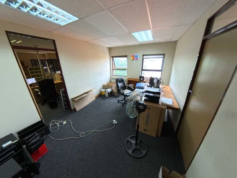 PRIME OFFICES TO RENT AND SITUATED AT 339 HILDA STREET FOR ONLY R 64 500 PER MONTH. - Photo 10