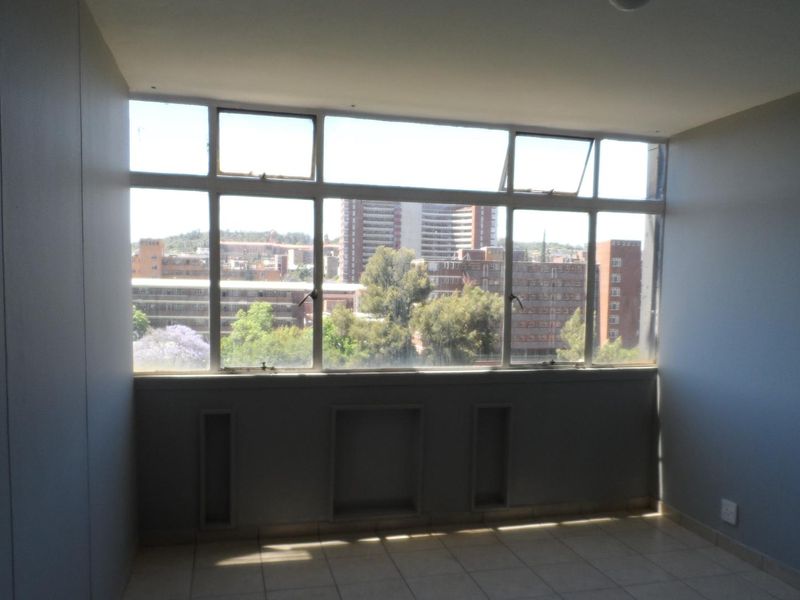 BACHELOR APARTMENT - Photo 4